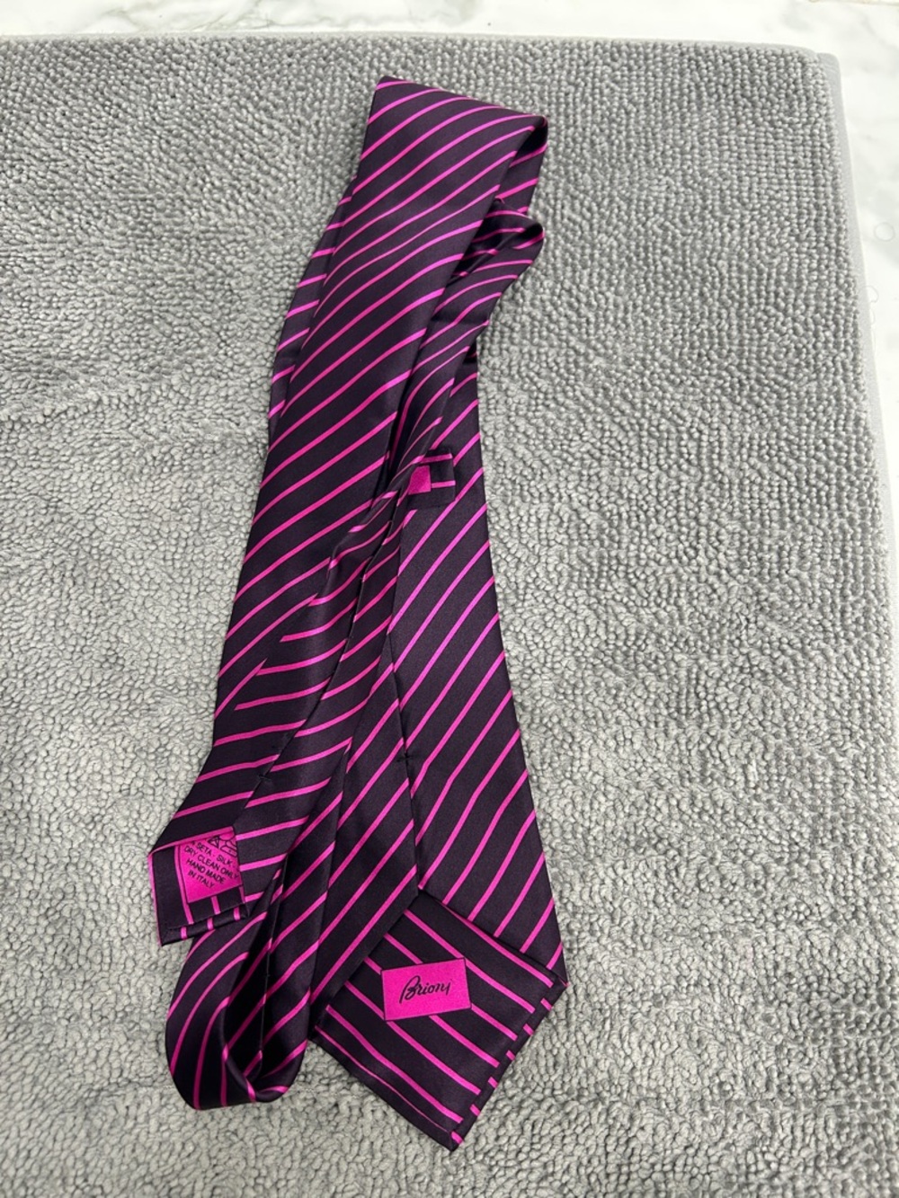Brioni Black and Fuchsia Diagonal Stripe Silk Tie